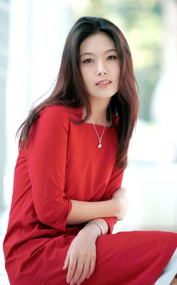 惨？颁奖礼服藏遥控器？遗物曝受辱细节j9九游会网站入口女演员李恩珠有多悲(图9)