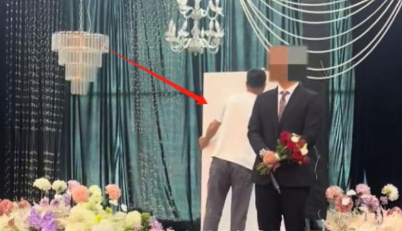 后续！本地人爆料不是第一次婚庆公司回应了j9九游会真人第一品牌陕西婚礼中途撤场(图1)